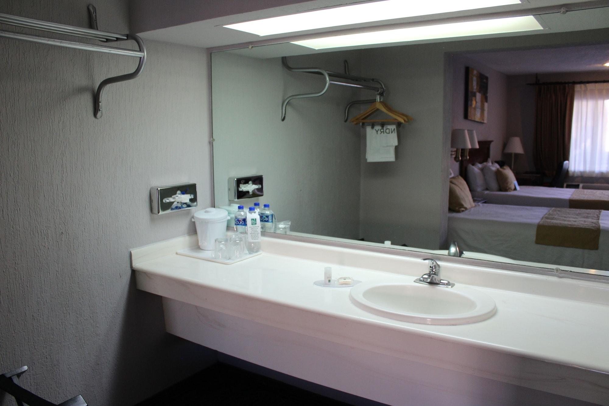 Quality Inn Piedras Negras Ngoại thất bức ảnh